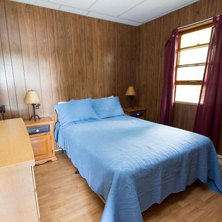 The Pines Cottage Resort Oxtongue Lake Exterior photo