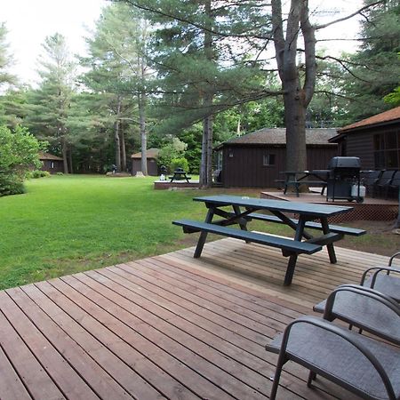 The Pines Cottage Resort Oxtongue Lake Exterior photo