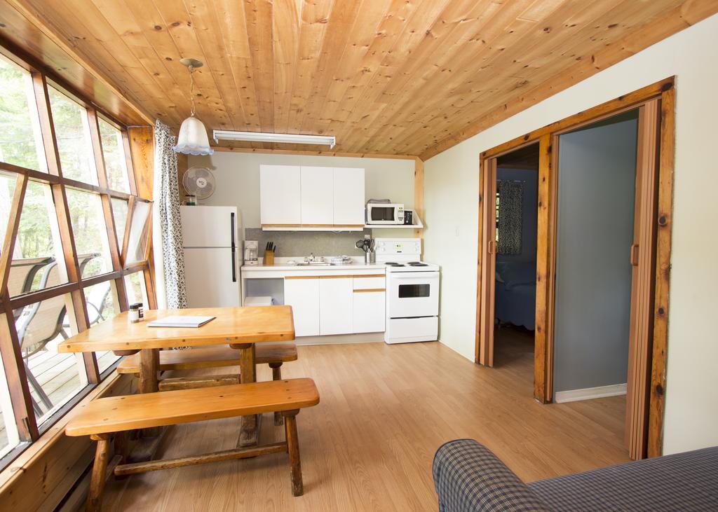 The Pines Cottage Resort Oxtongue Lake Exterior photo