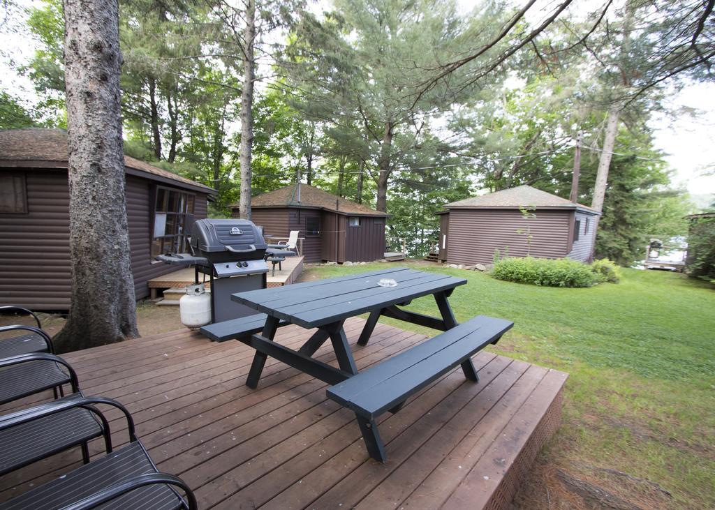 The Pines Cottage Resort Oxtongue Lake Exterior photo
