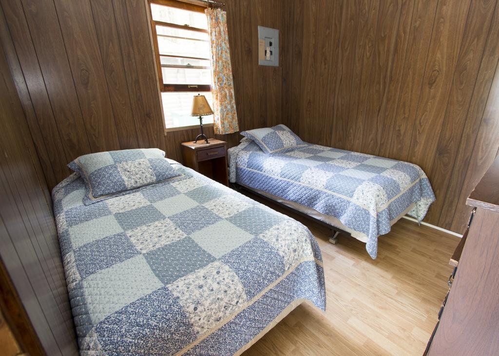 The Pines Cottage Resort Oxtongue Lake Exterior photo