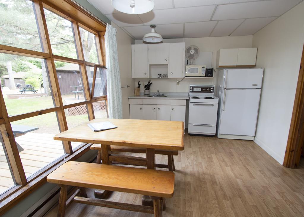 The Pines Cottage Resort Oxtongue Lake Exterior photo