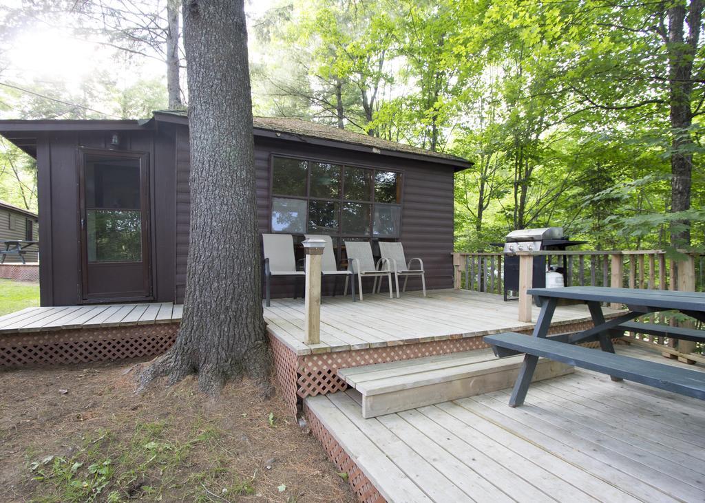 The Pines Cottage Resort Oxtongue Lake Exterior photo