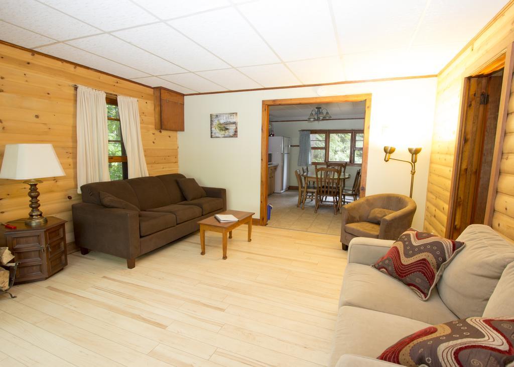 The Pines Cottage Resort Oxtongue Lake Exterior photo